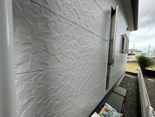 和歌山市地域密着外壁塗装屋根塗装専門店のエースペイント　～和歌山市・紀の川市・岩出市・海南市・橋本市　外壁塗装屋根塗装専門店　エースペイント～　グレー外壁