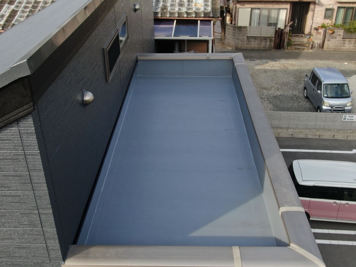 【和歌山市】　M様邸<br>『ダークグレーの外壁にブラックのアクセントを入れてダークグレーの屋根でまるで新築の様なモダンで素敵な仕上がりに…✧₊°』12