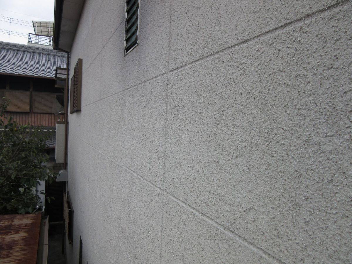 【橋本市】　O様邸<br>『サンドグレージュの外壁にタイル部はクリヤ塗装をしシックで素敵な仕上がりに…✧₊°』5