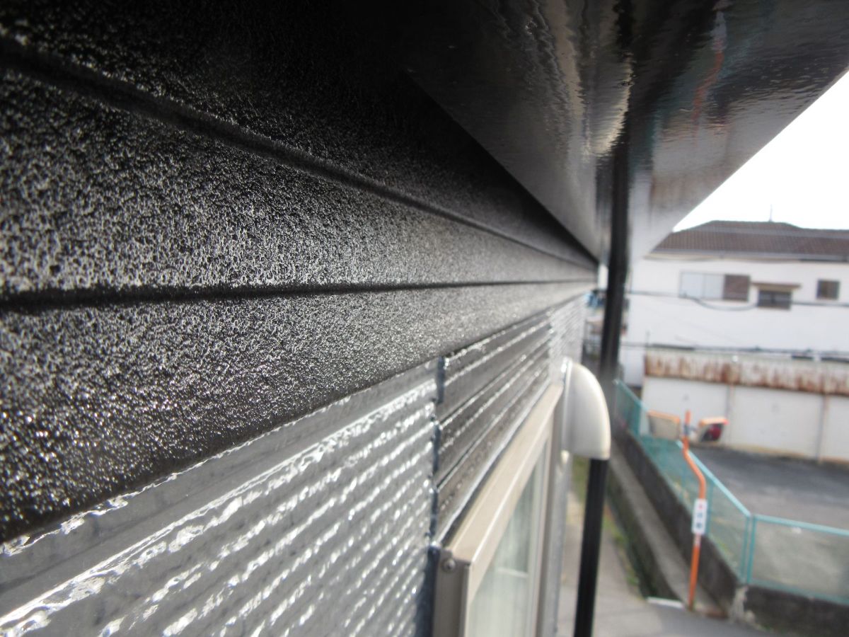 【和歌山市】　M様邸<br>『ダークグレーの外壁にブラックのアクセントを入れてダークグレーの屋根でまるで新築の様なモダンで素敵な仕上がりに…✧₊°』16