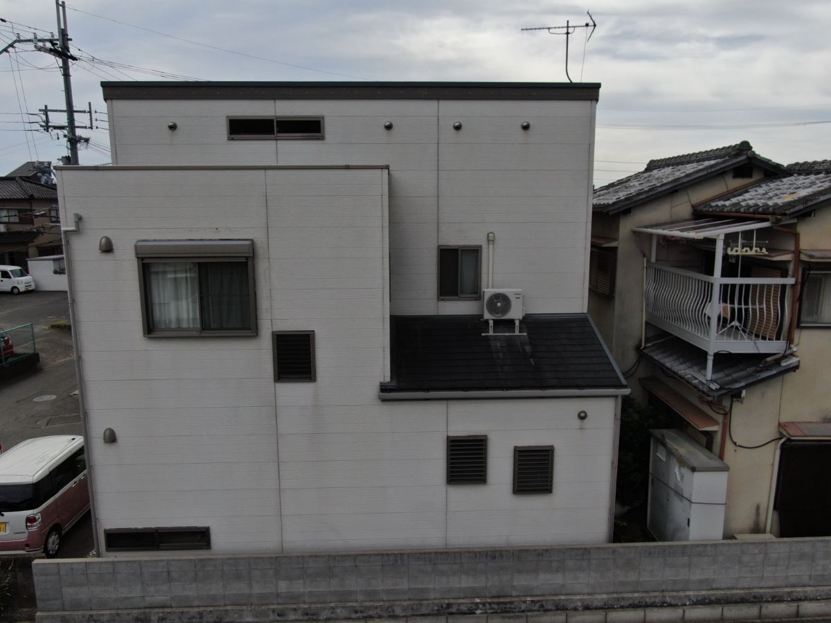 【和歌山市】　M様邸<br>『ダークグレーの外壁にブラックのアクセントを入れてダークグレーの屋根でまるで新築の様なモダンで素敵な仕上がりに…✧₊°』3