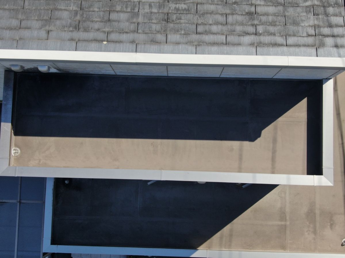 【和歌山市】　A様邸<br>『レグフォーングレージュの外壁にダークグレージュのアクセント、屋根をエコディープグレーで新築の様なモダンで素敵な仕上がりに…✧₊°』7