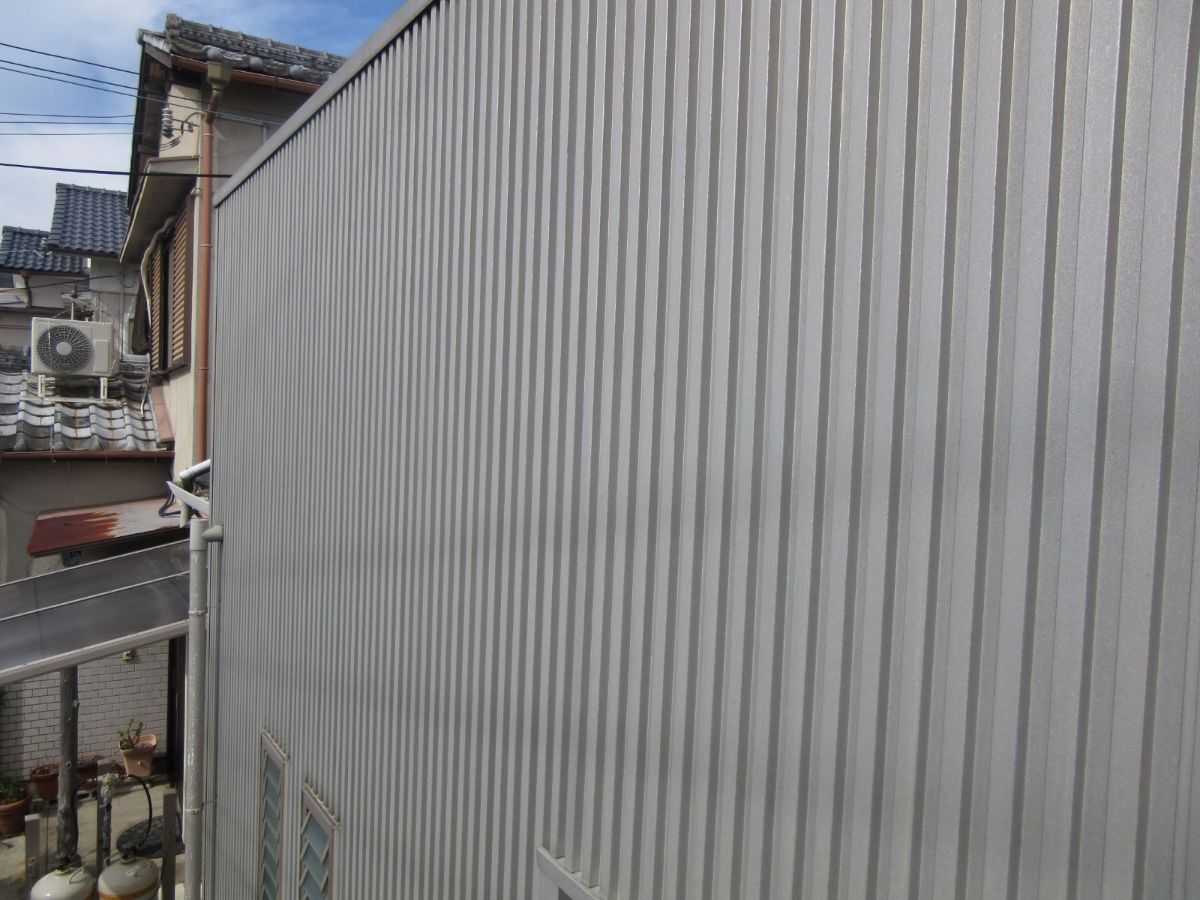 【和歌山市】　M様邸<br>『ダークグレーの外壁にブラックのアクセントを入れてダークグレーの屋根でまるで新築の様なモダンで素敵な仕上がりに…✧₊°』9