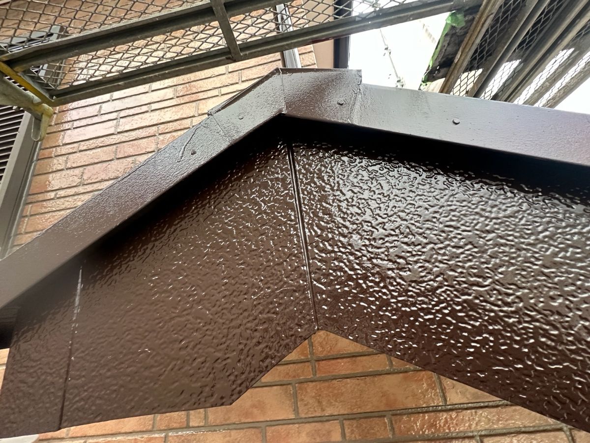 【和歌山市】　A様邸<br>『クリヤー塗装で透明感あふれる仕上がりに、ダークチョコレートの屋根が洗練された印象を添えて…。✧₊°』10