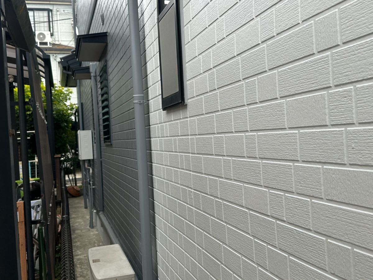 【和歌山市】　T様邸<br>『スチールグレーの外壁にパールグレーのアクセントで新築のような華やかな仕上がりに…✧₊°』8