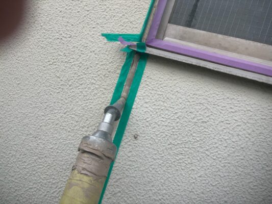 和歌山市密着の外壁塗装屋根塗装専門店のエースペイントの外壁塗装と屋根塗装　コーキング　コーキング打設　コーキング注入　シーリング　シーリング材　打ち増し