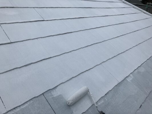 和歌山市密着の外壁塗装屋根塗装専門店のエースペイントの外壁塗装と屋根塗装　海南市　屋根　下塗り　下塗り2回目　屋根塗装