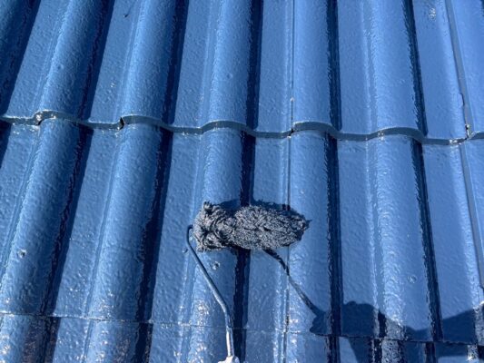 和歌山市密着の外壁塗装屋根塗装専門店のエースペイントの外壁塗装と屋根塗装　岸和田市　外壁　塗装　屋根　上塗り　上塗り2回目