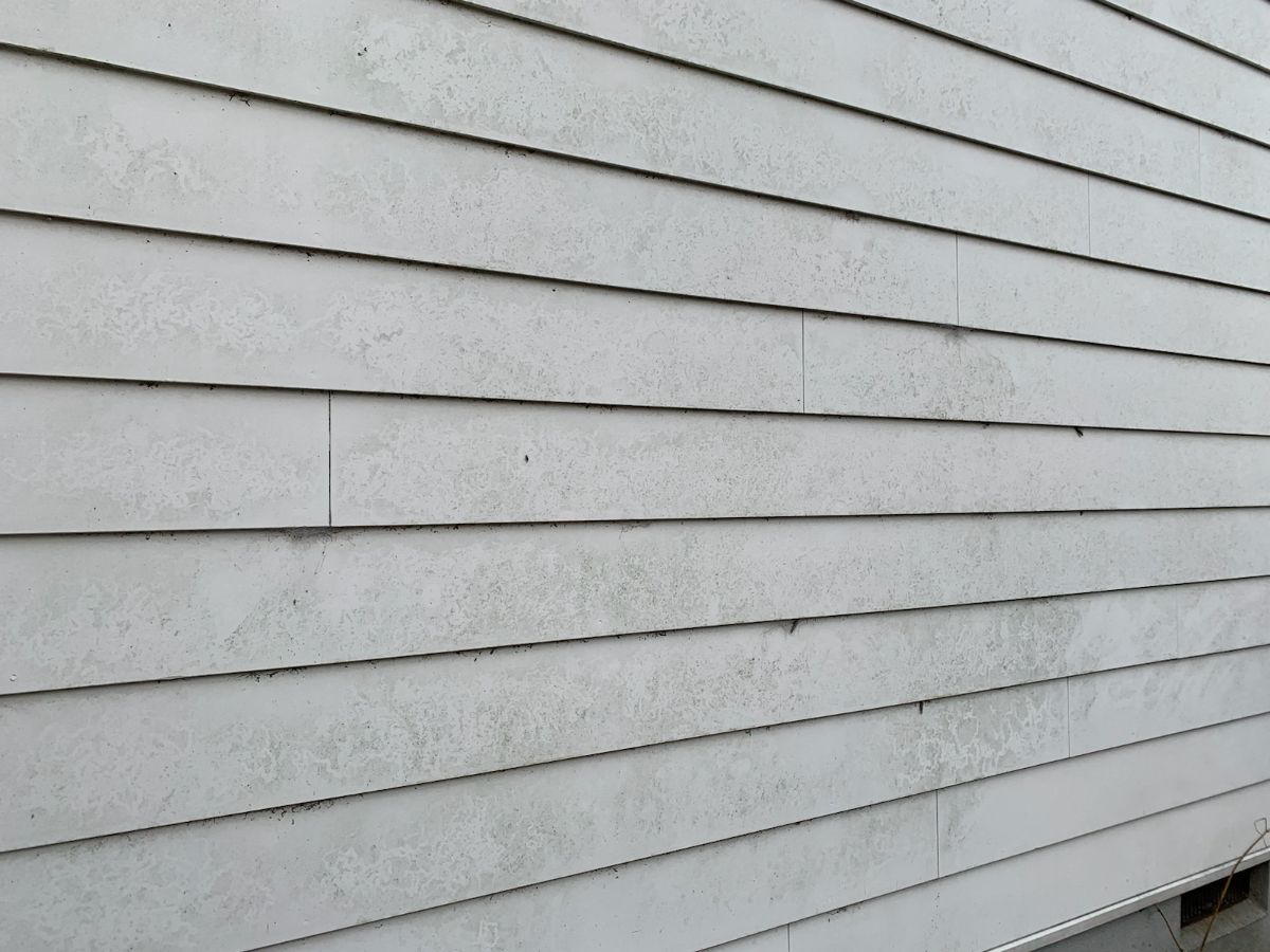 【和歌山市】　N様邸<br>『パールホワイトのワントーン仕上げの外壁とダークグレーの屋根で、シンプルながら清潔感溢れる仕上がりに…✧₊°』9