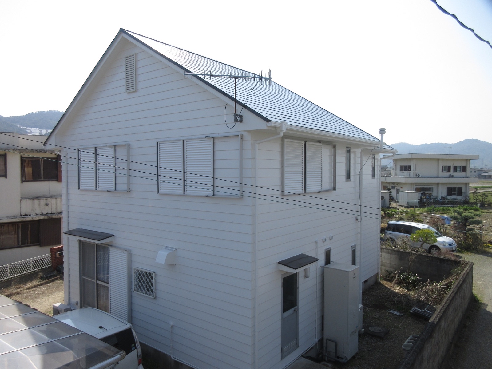 【和歌山市】　N様邸<br>『パールホワイトのワントーン仕上げの外壁とダークグレーの屋根で、シンプルながら清潔感溢れる仕上がりに…✧₊°』4