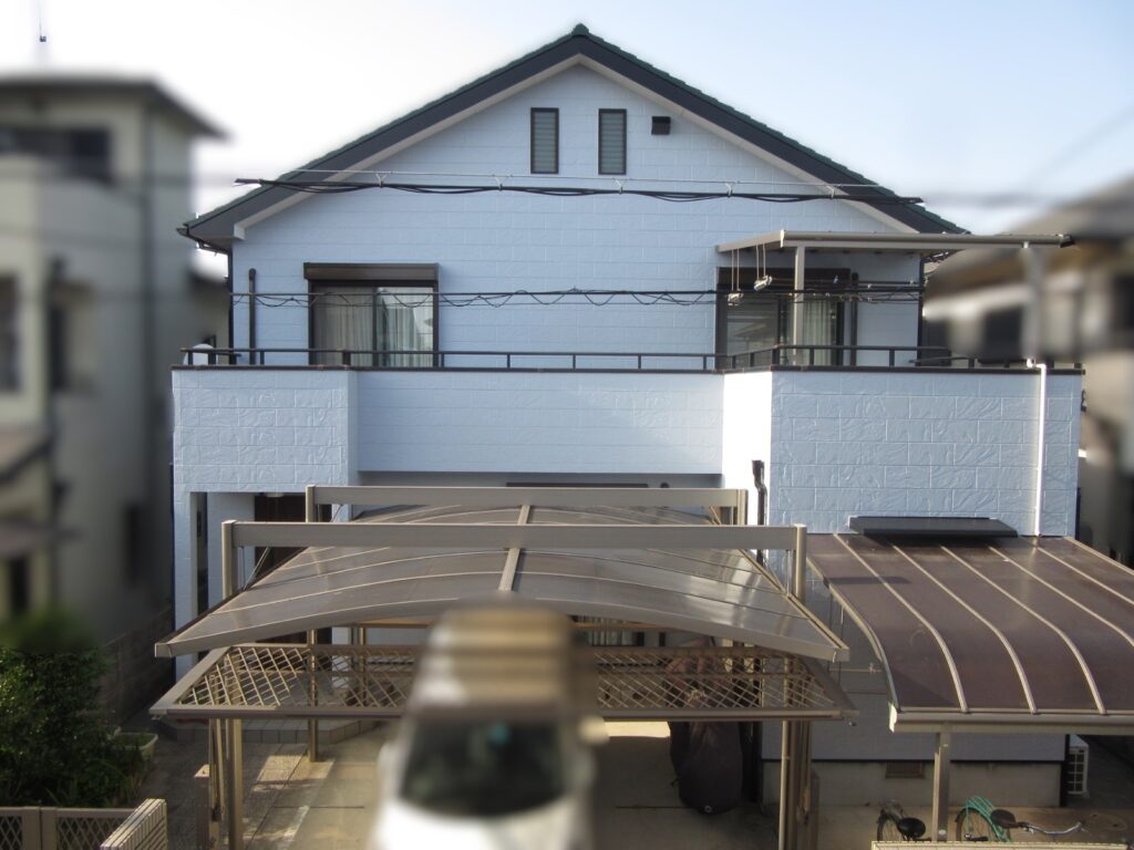 【和歌山市】H様邸<br>『スカイブルーのワントーンの外壁と遮熱色であるエバーグリーン仕上げの屋根で、艶を抑えた上塗り保護コーティング剤を施工することで光沢溢れる新築のような仕上がりに…✧₊°』2