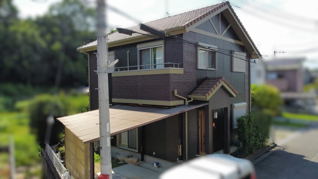 【和歌山市】K様邸<br>『外壁はディープグレージュとチョコレートブラウンのツートーン、上塗り保護のコーティング材を同時施工で光沢感溢れる新築のような仕上がりに…✧₊°』2