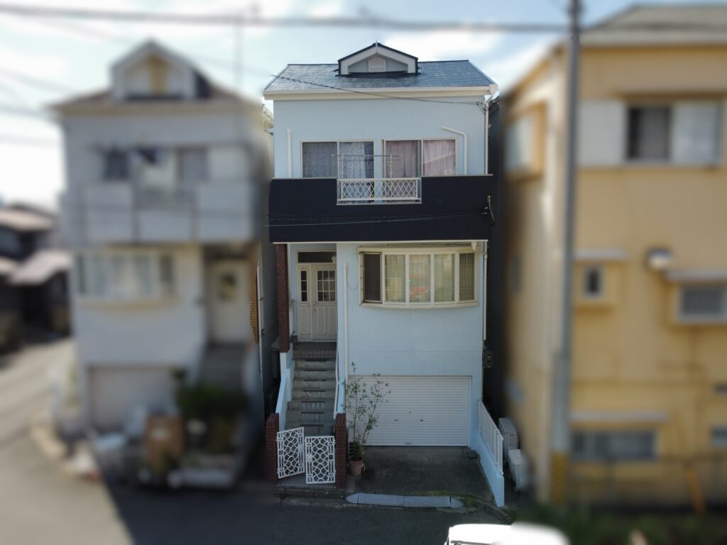【和歌山市】M様邸<br>『メインがベビーブルーでアクセント部がネイビーブルーの外壁、屋根は遮熱色であるエコナスコンの屋根で、屋根には上塗り保護コーティング剤を同時施工し光沢溢れる都会的な仕上がりに…✧₊°』2