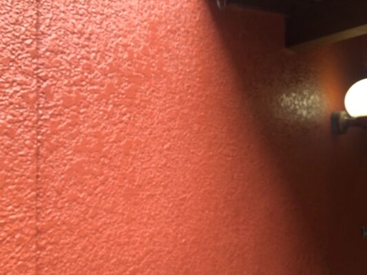 【岸和田市】O様邸<br>『シナモンカラーのワントーン仕上げの外壁にレモンやピーチベージュのアクセント色で、赤が眩しい都会的な仕上がりに…✧₊°』