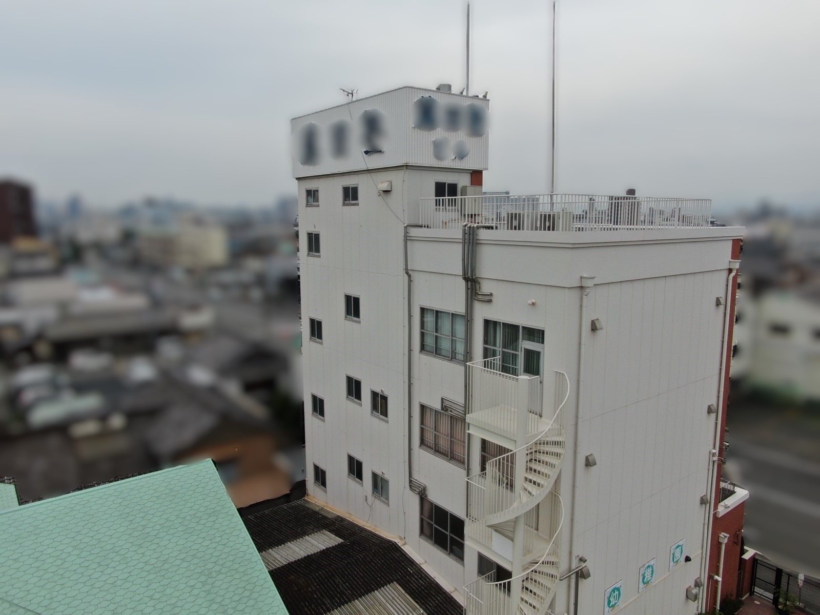 【和歌山市】Y様所有ビル<br>『レグホーングレージュのワントーン仕上げと上塗り保護のコーティング同時施工で、光沢感溢れる素敵な仕上がりに…✧₊°』1