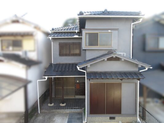 【和歌山市】M様邸<br>『ディープグレー系の色で統一された外壁と屋根が、重厚感を与えつつシックな風合いの仕上がりに…✧₊°』