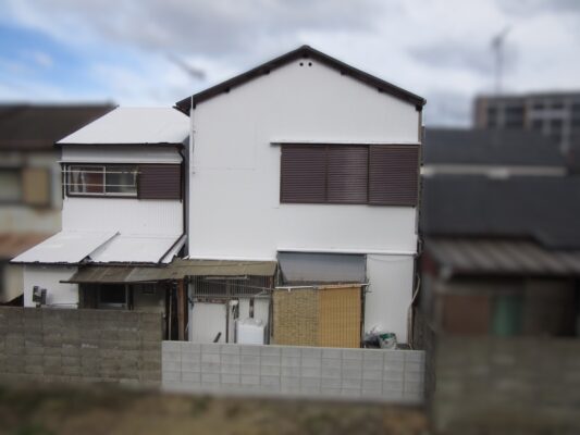 【和歌山市】T様邸<br>『明るいペリウィンクルブルーの外壁と屋根、アクセントとしてチョコブラウンを加えることで、シンプルながらも目を引くような仕上がりに…✧₊°』